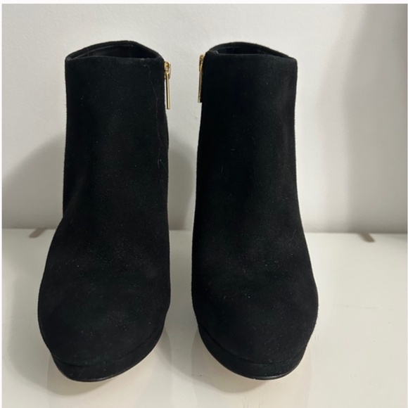 BNWOT- KORS Michael Kors Leather Suede Black Gold Side Zip Heel Ankle Boots (7) - Picture 6 of 13